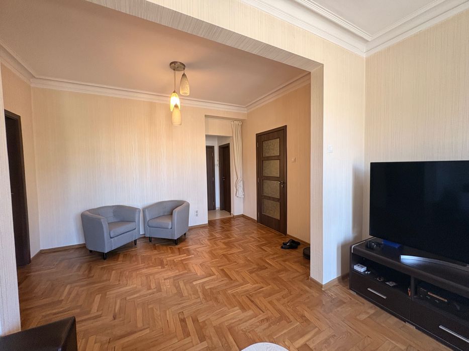 Продава се Тристаен апартамент в София, Център - 100 кв.м за 2295 €/кв.м - Снимка #2