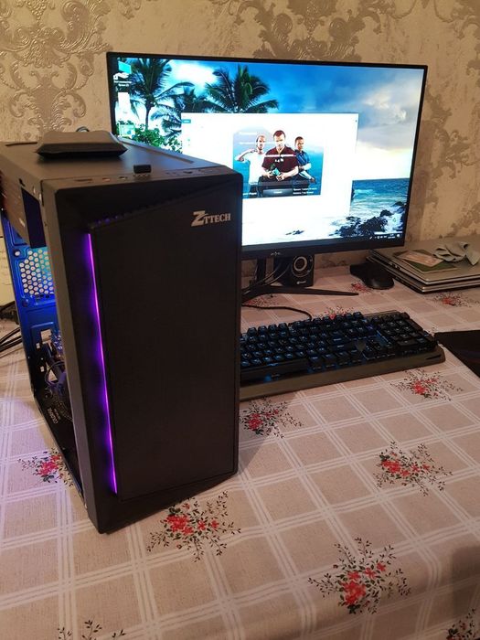 Kopyuter 
Проц i3 4160 по 3.6gz
Ssd 128
HDD 320
Озу 8 ddr3
RX 470