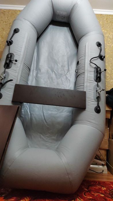 Лодка надувная ПВХ одноместная.