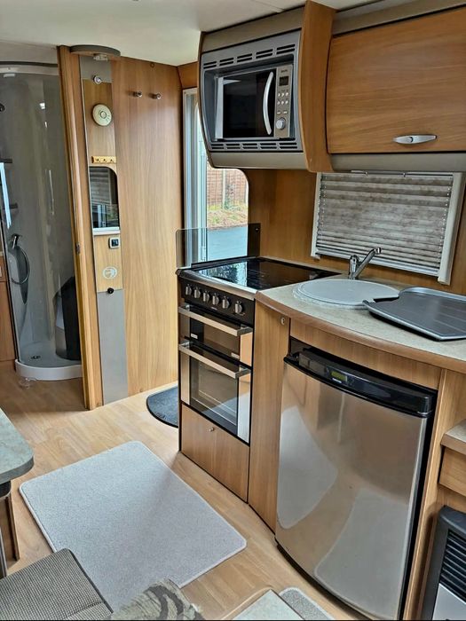 Rulotă Swift Challenger 530–2011/12–stare excepțională, complet echipa