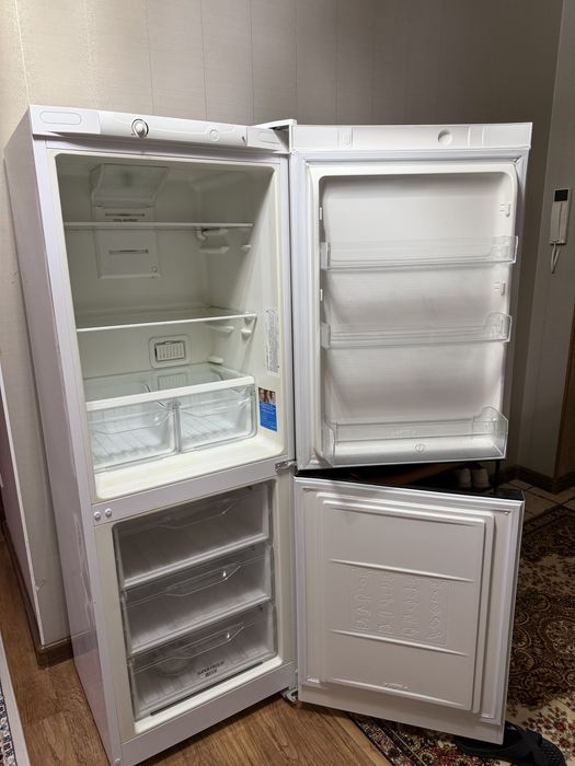 Холодильник Indesit рабочий