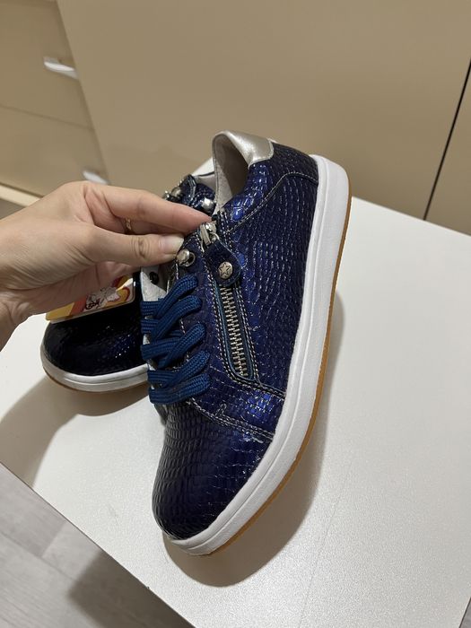 Кроссовки для девочек