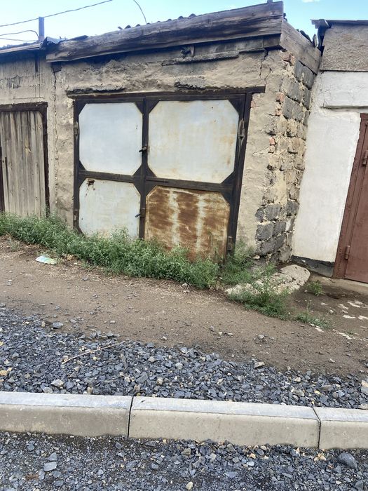 Гараж в центре города, в тихом районе.