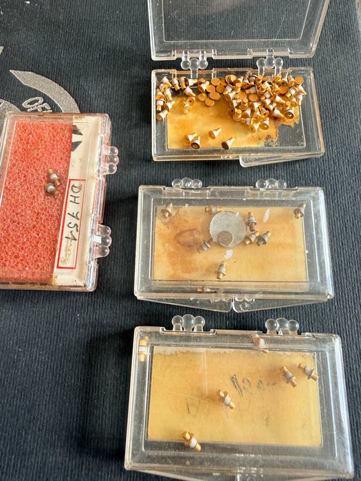 Vand piese electronice noi si second-hand