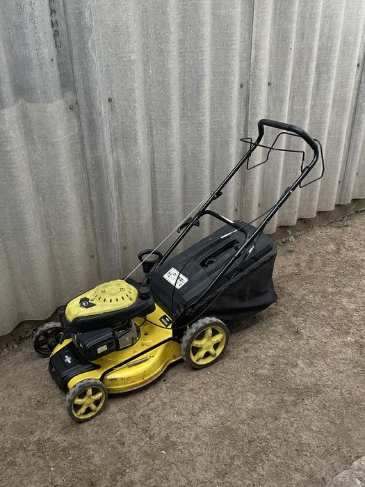 Продам газонокосилку