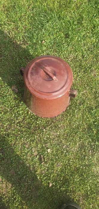 Oala emailata pentru untură