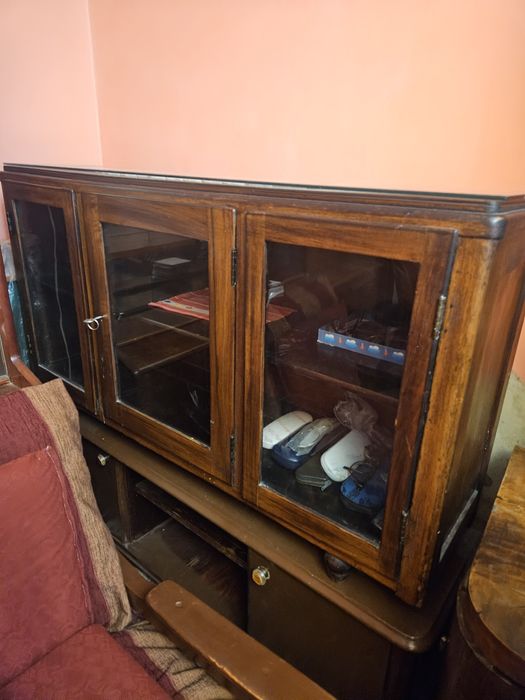 Vitrina/ comoda  din lemn