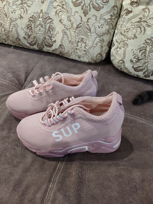 Женские ботинки, кроссовки