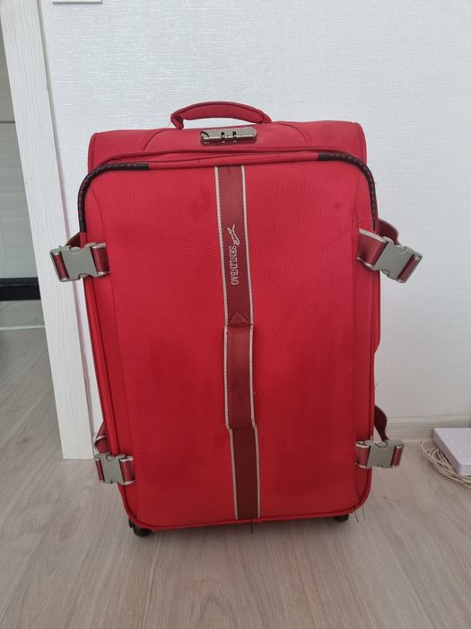 Продам б/у чемодан