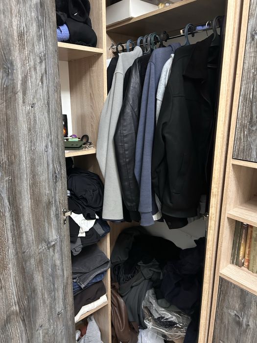 Продаеться шкафы