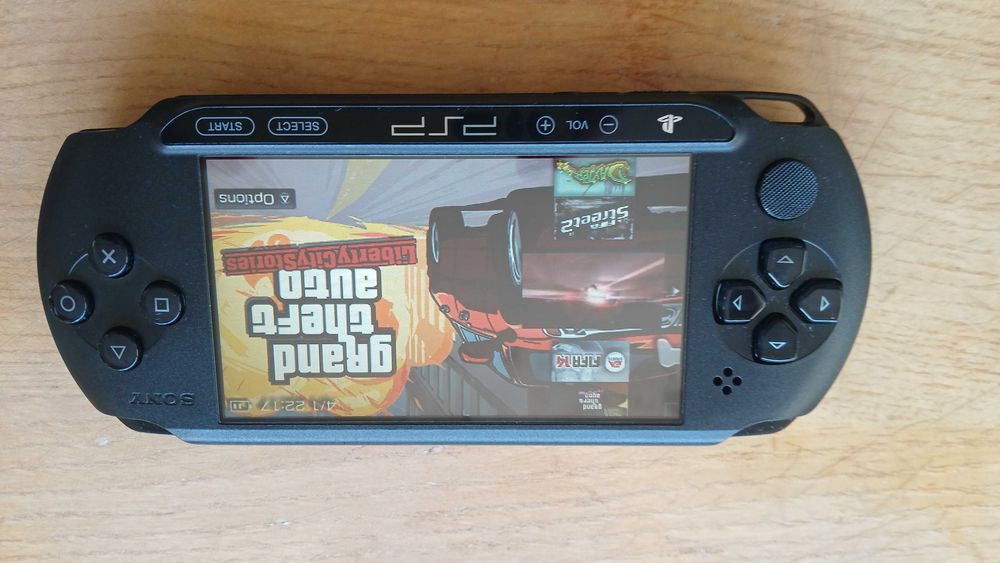 Consola playstation portabil / psp Street modata, card 64gb, FIFA, GTA