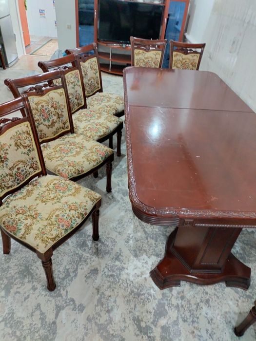 Продамт стол со стульями