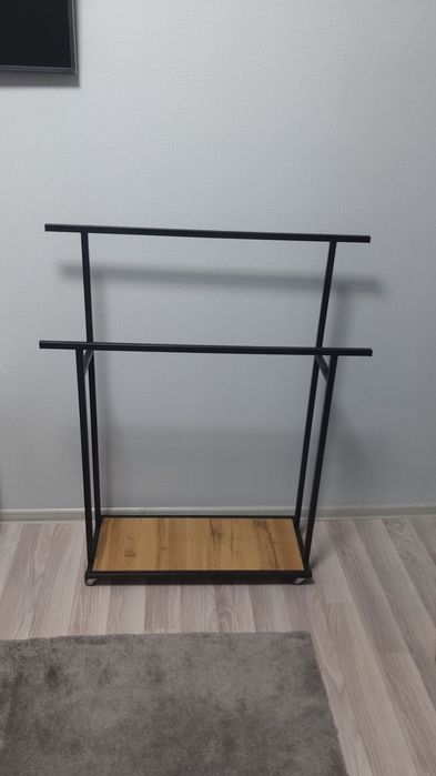 Напольная вешалка для одежды