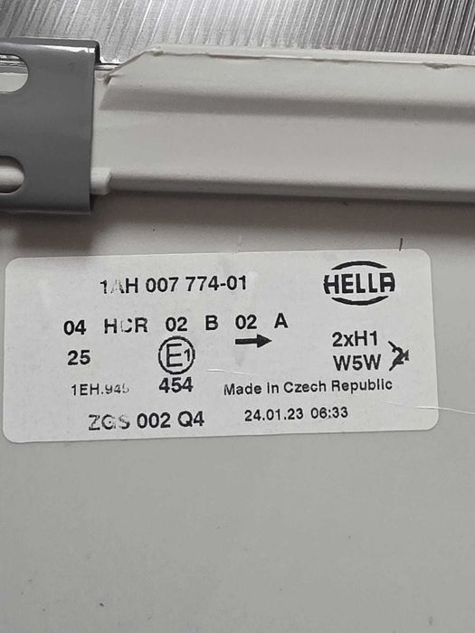 Far auto HELLA original - NOU