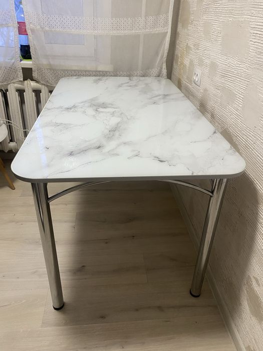 Стол кухонный