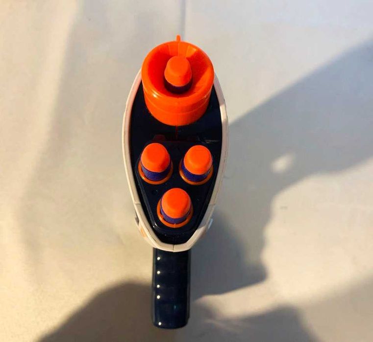 Продам игрушечный пистолет nerf с отверстием для ремешка