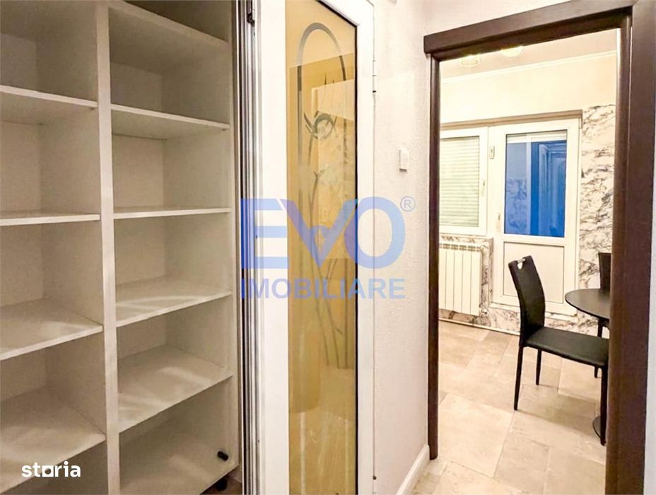 Apartament cu 3 camere, etajul 1, decomandat, zona Centrala