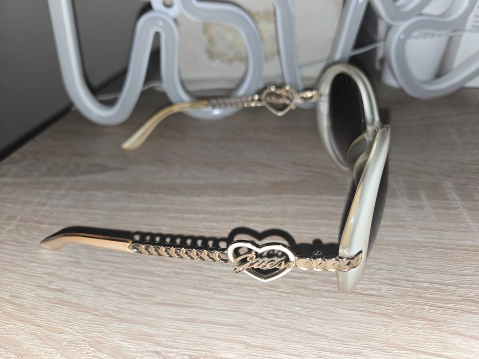 Слънчеви очила Guess