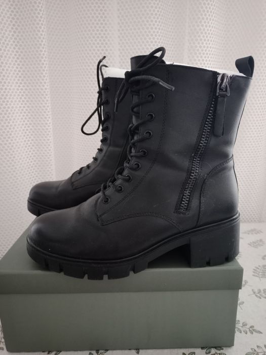 Продам 40-41р. женскую обувь .