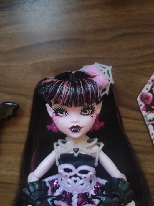 Кукли monster high twyla за части и scary sweet birthday draculaura