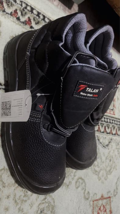 Продам производственные ботинки