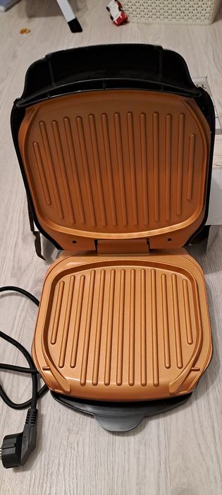 Vând electric grill nou