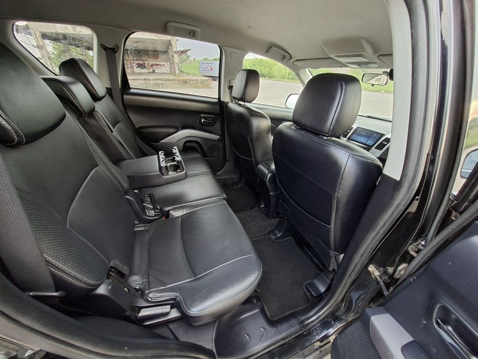 Mitsubishi Outlander 2009  4WD7LocuriXenonPiele