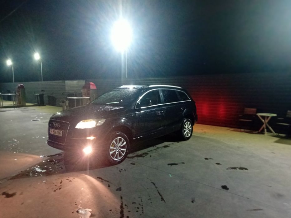 Vând .Audi. Q 7.