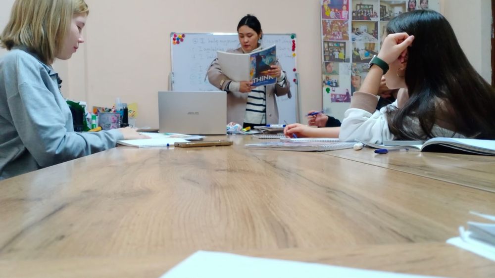 Продам стол на 120,80.Торг есть очень минимальны