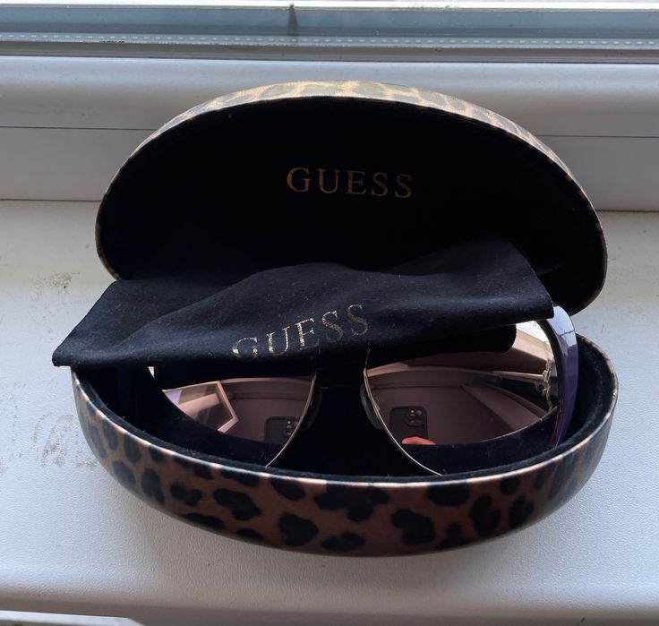 Guess - дамски слънчеви очила