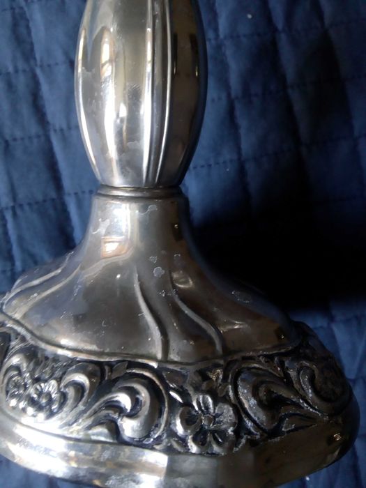 Масивен посребрен елегантен свещник