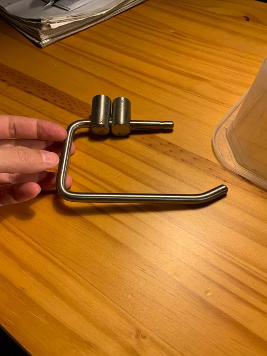 поставка за тоалетна хартия