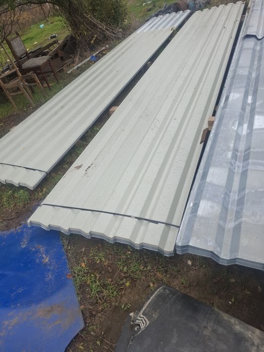Vând tablă cutată h35 la 6,20tabla zincata 
4 metri lungime 
5 metri l