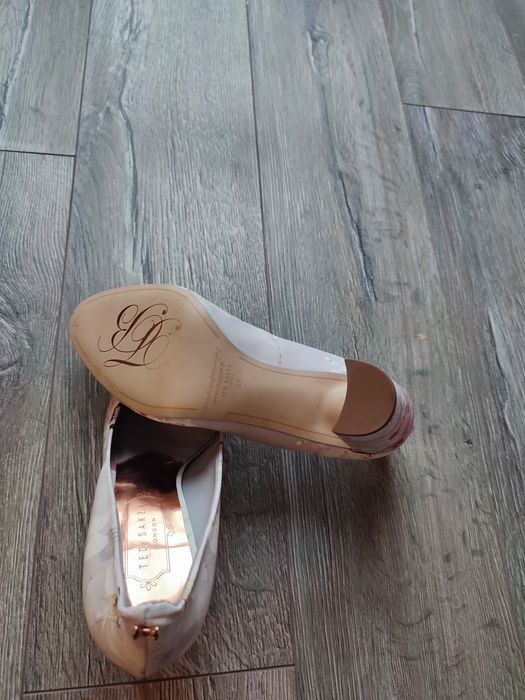 Pantofi de dama cu imprimeuri mărimea 37