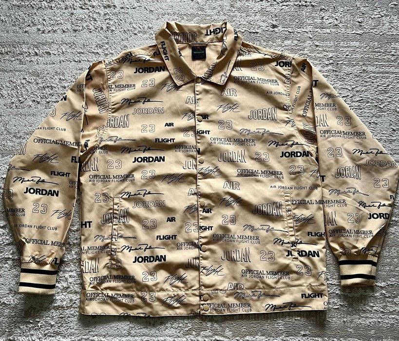 Jacheta bej cu logo Jordan marimea XL