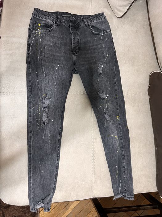 Продавам 2 чифта мъжки дънки