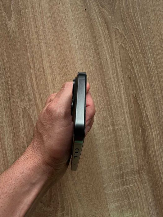 Vand iPhone 15 Pro, 256GB – Stare impecabila, fara zgarieturi, baterie 88%