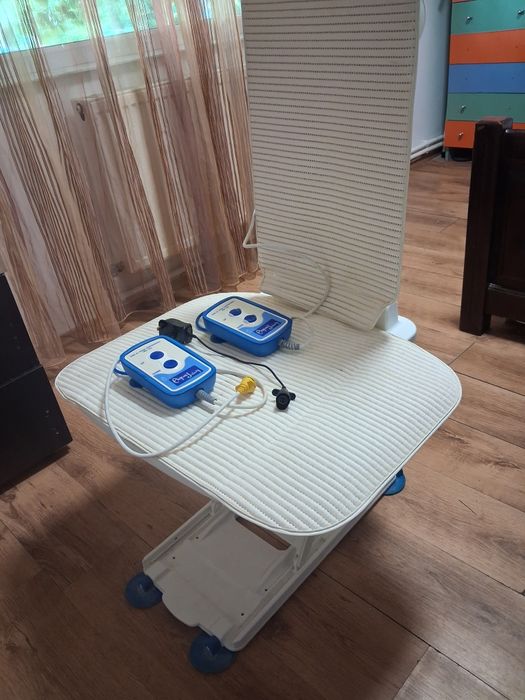 Vând scaun elevator electric pentru cadă (lift de baie) model AquaJoy Premier Plus, ideal pentru persoane în vârstă, bunici sau persoane cu mobilitate