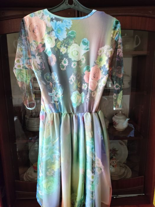 Продам женские платья.