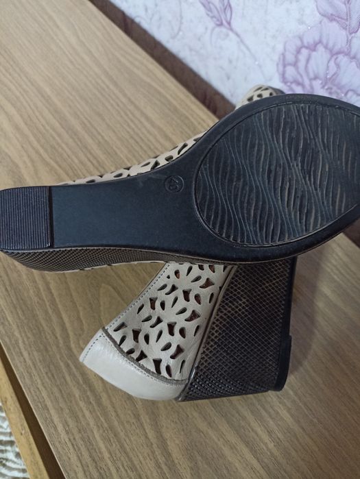 женская летняя обувь.