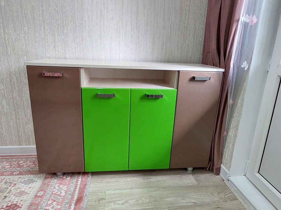 Продам  красивую тумбу-шкаф.