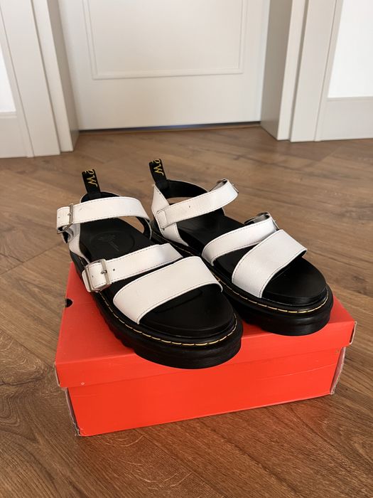 Сандалии на платформе