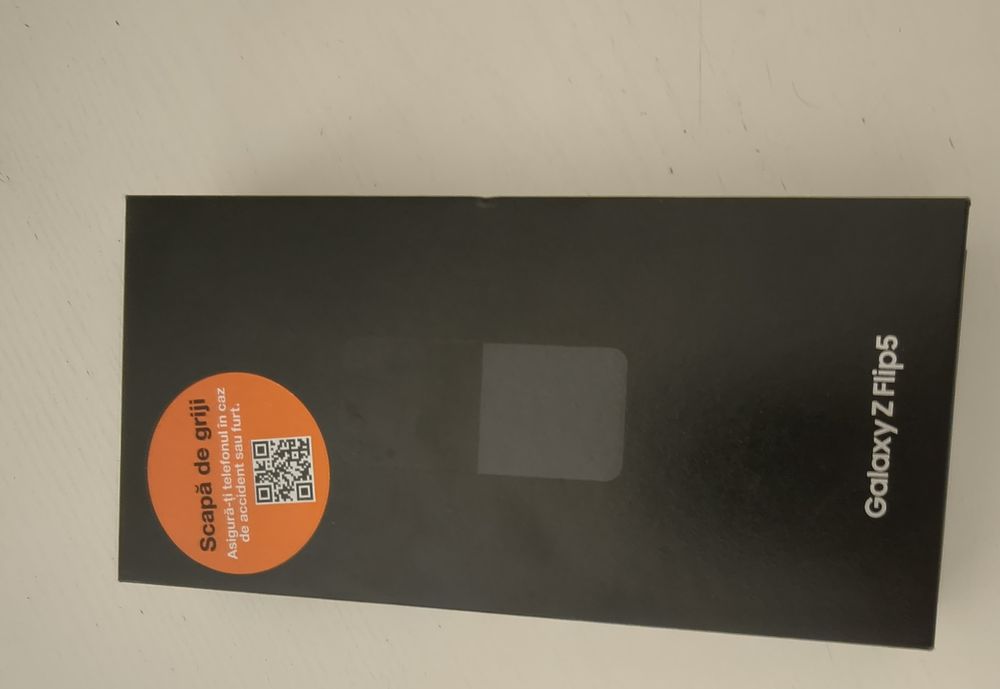 Samsung Galaxy  Z Flip 5 -512 GB / 8 GB RAM