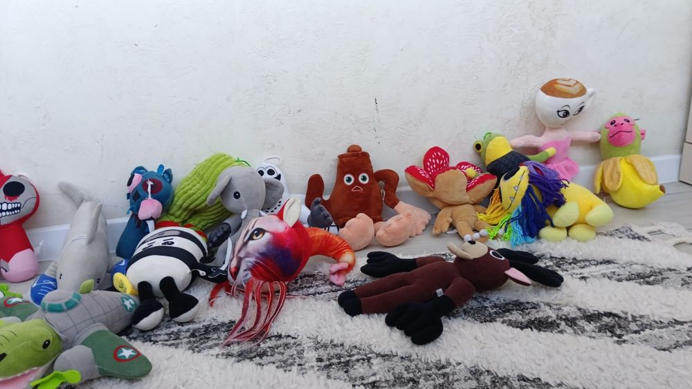 Продаю игрушки 32 штук