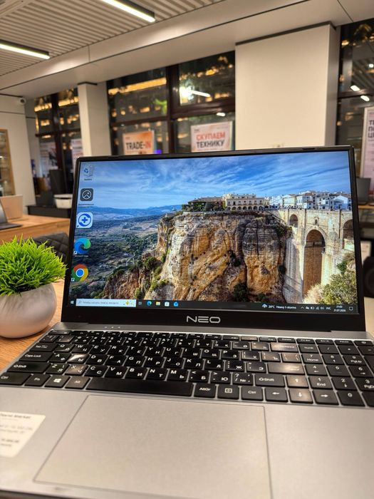 NEO i3-10 Ssd 256 gb RAM 8 gb