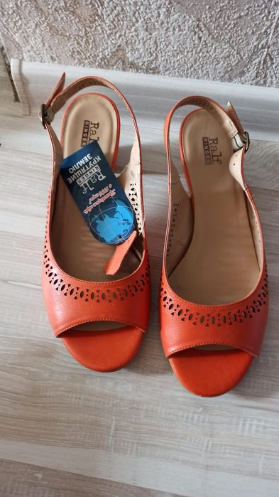 Продам женские кожаные туфли