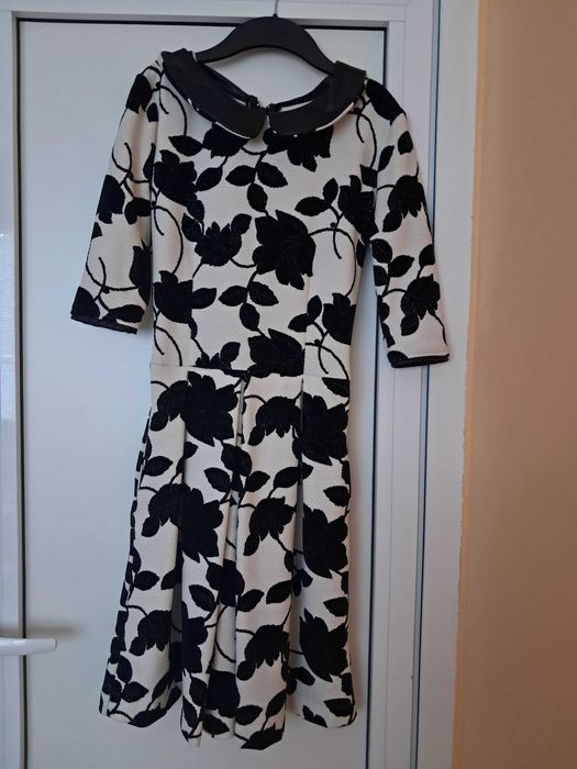 Дамска рокля с щампа на цветя