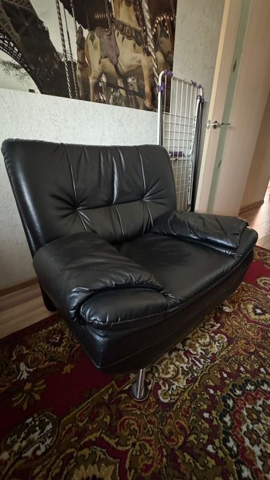 Продам  кожанные кресла 2 шт