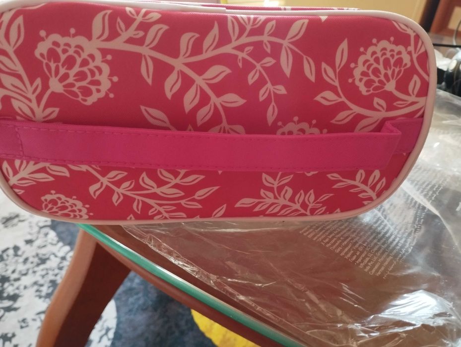 Несесер за тоалетни принадлежности