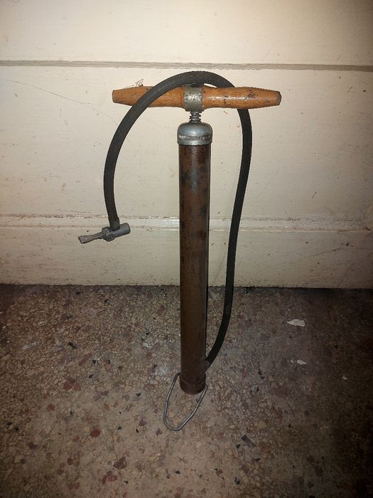 Vând diferite obiecte vechi